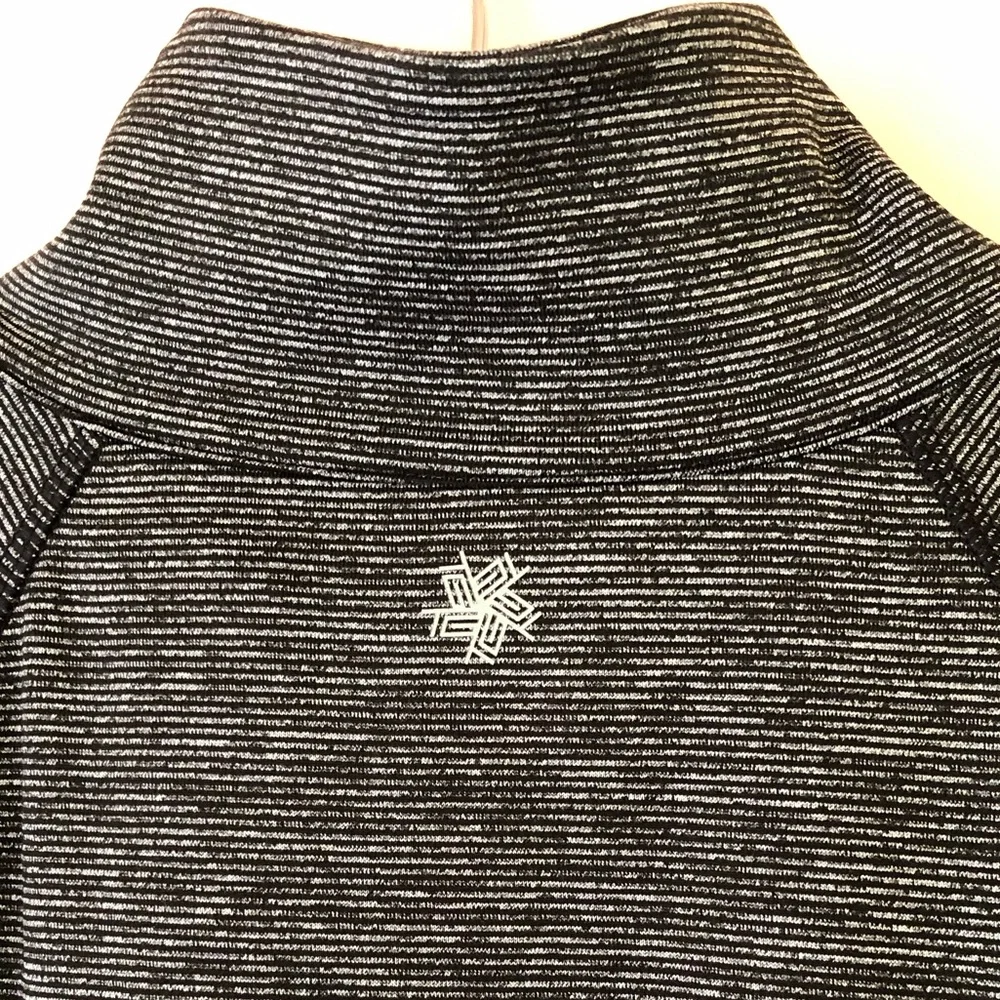 TEK GEAR DryTEK zippered athletic top w/thumb holes & hidden pocket in charcoal - Picture 8 of 10